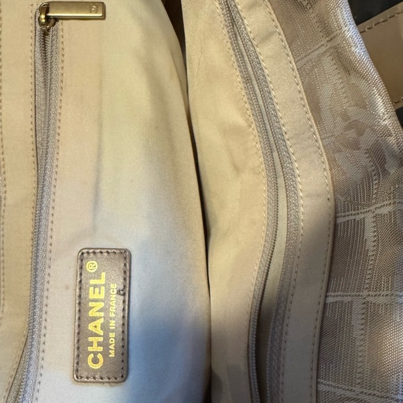 Authentic Chanel New Travel Line Tote - Picture 7 of 16